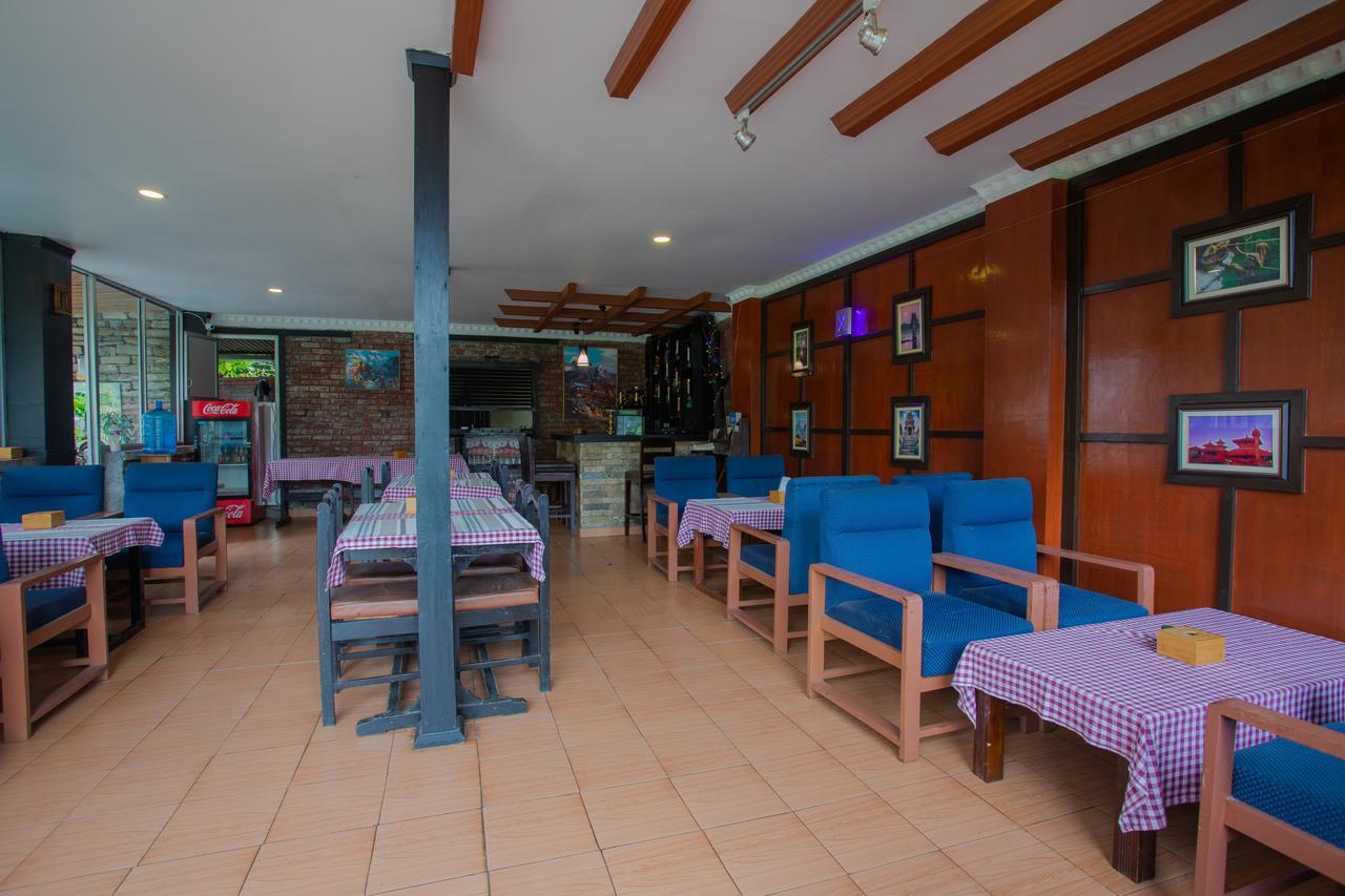 Hotel Glory Garden Pokhara Esterno foto