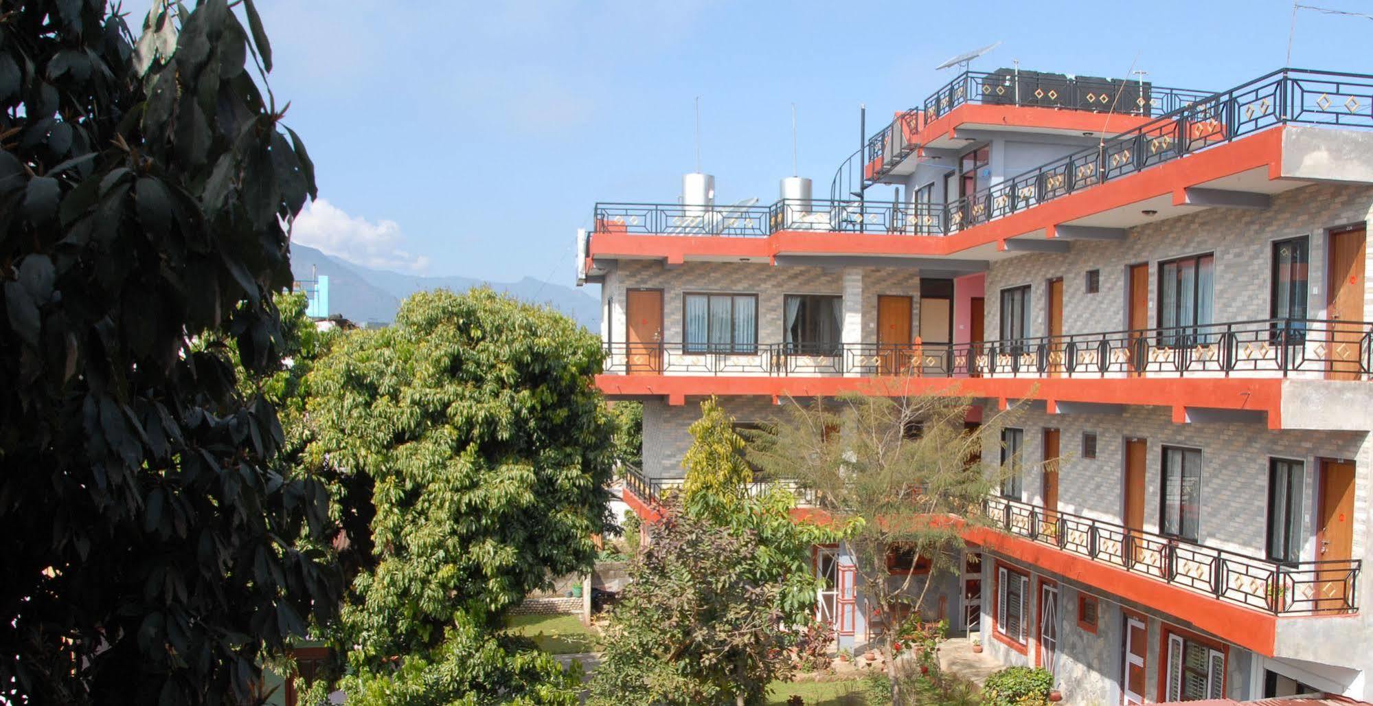 Hotel Glory Garden Pokhara Esterno foto