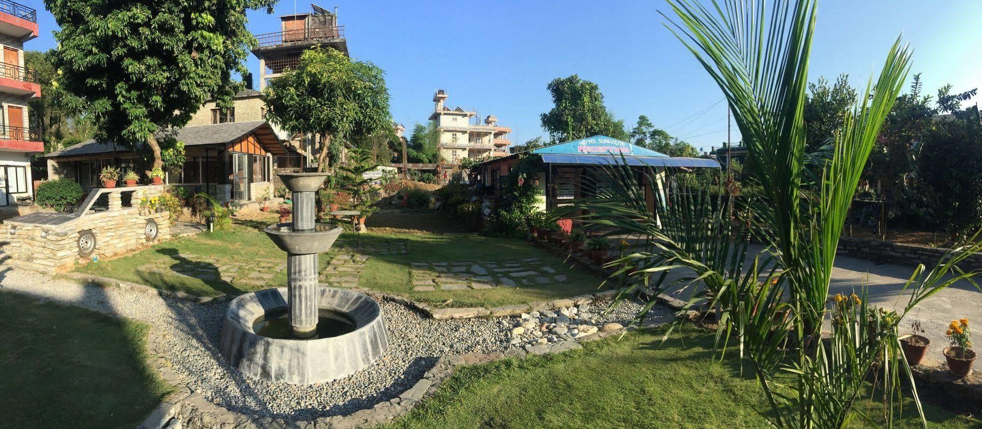 Hotel Glory Garden Pokhara Esterno foto