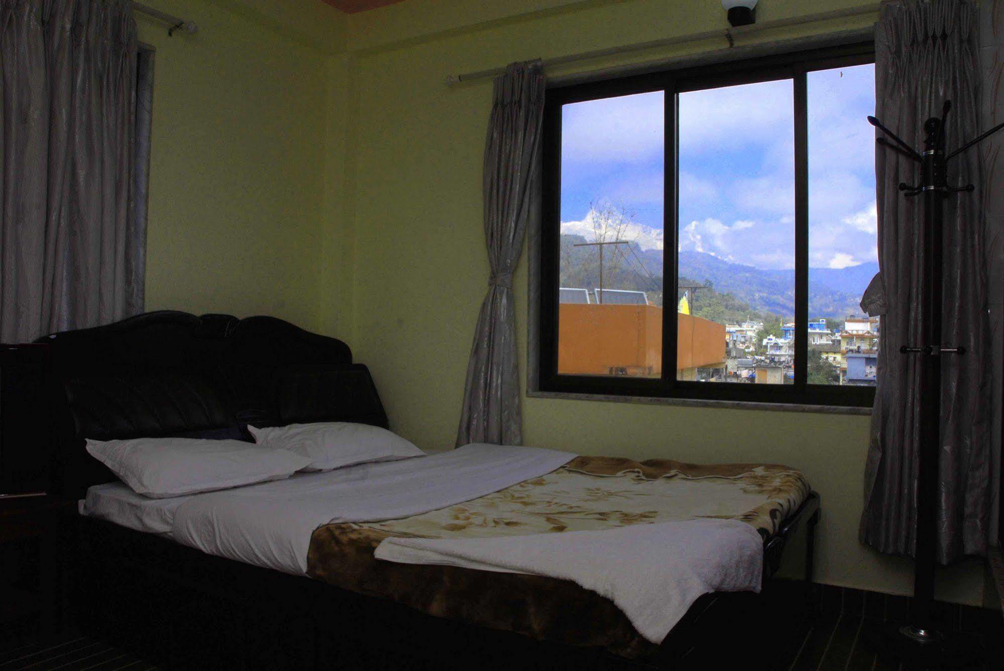 Hotel Glory Garden Pokhara Esterno foto