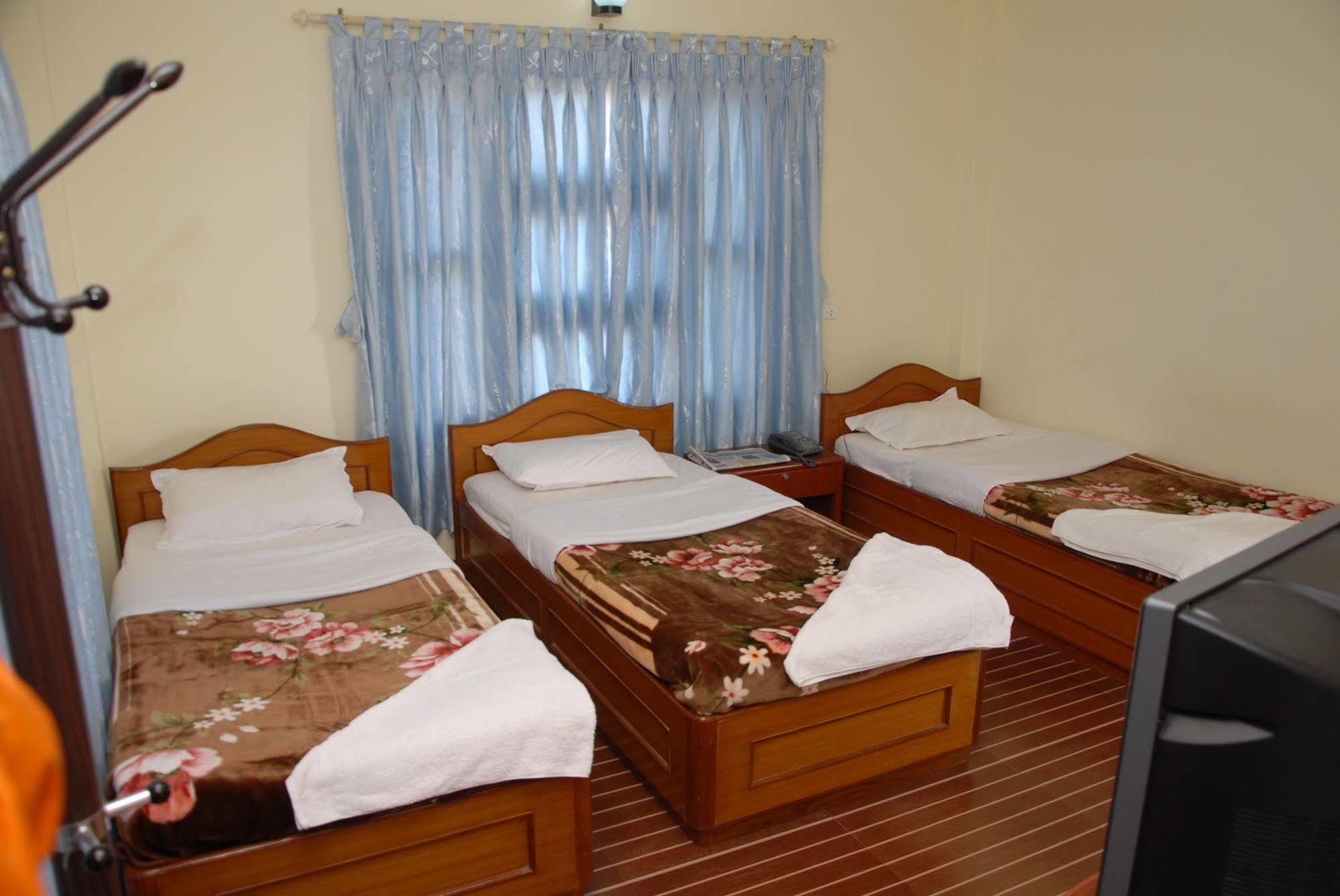 Hotel Glory Garden Pokhara Esterno foto