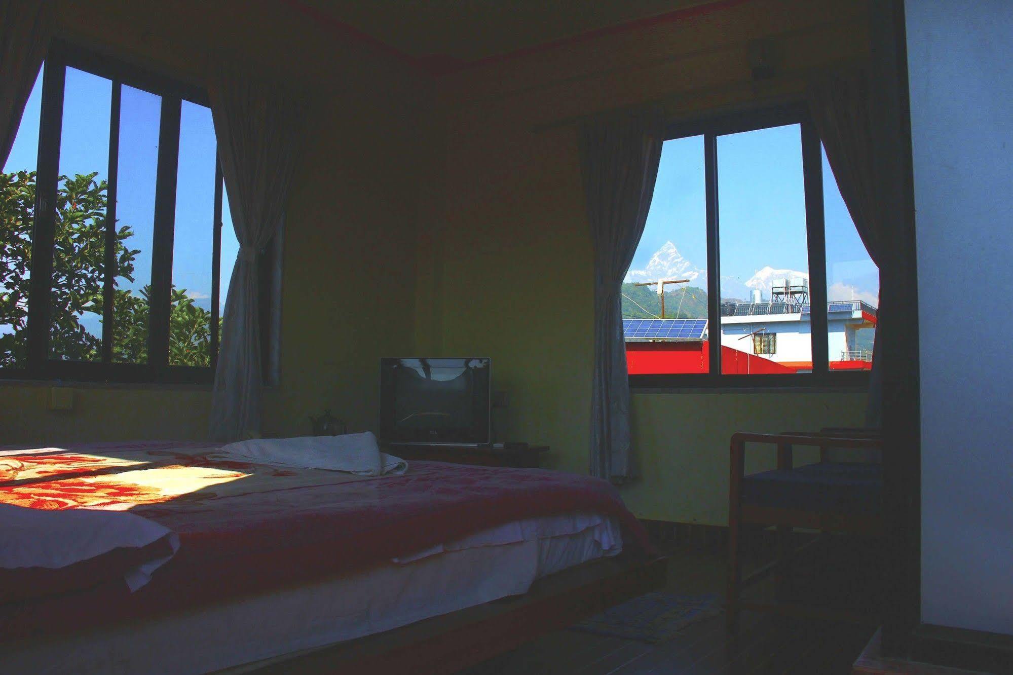 Hotel Glory Garden Pokhara Esterno foto