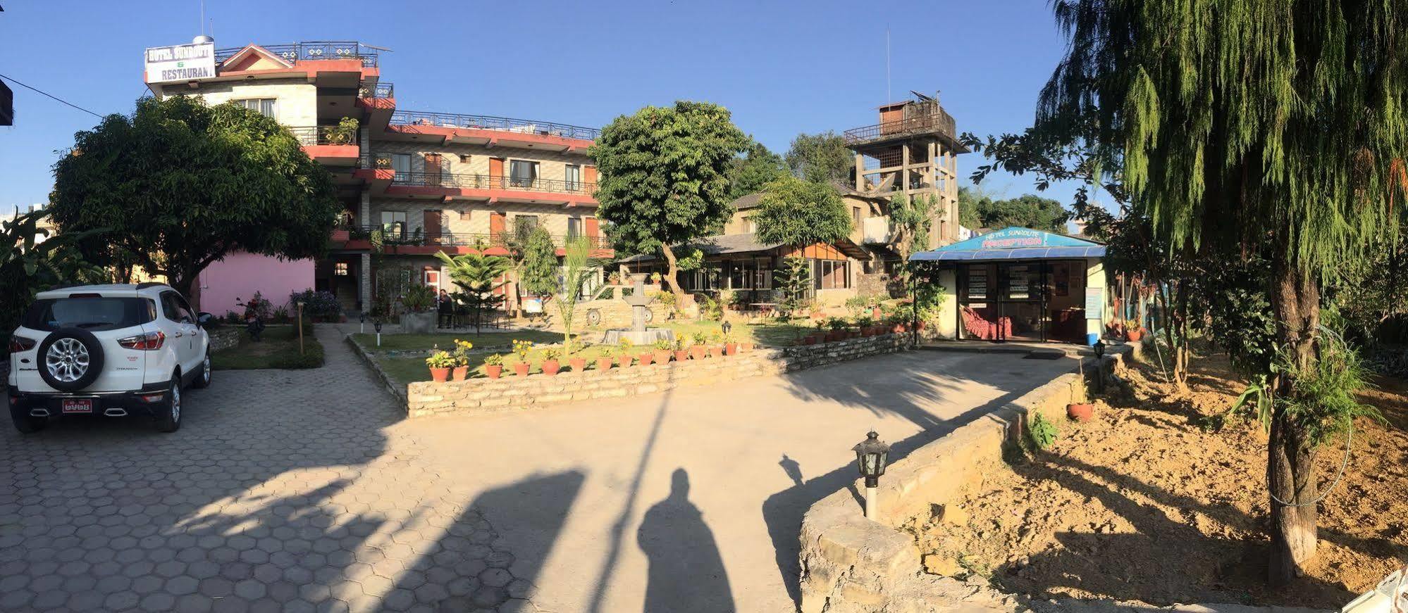 Hotel Glory Garden Pokhara Esterno foto